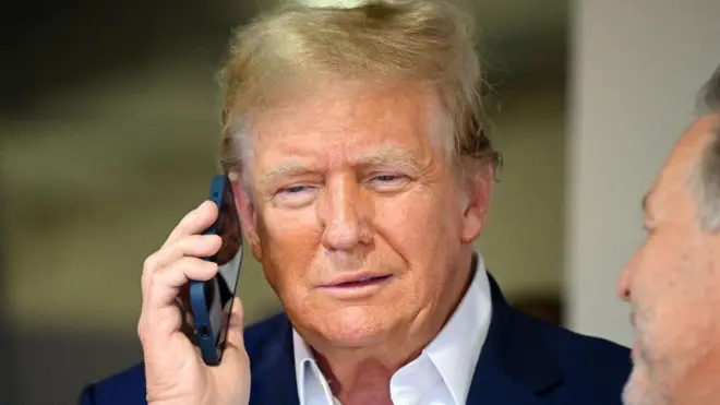 डोनाल्ड ट्रम्प