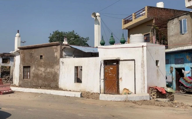 अयोध्या के राम पथ पर स्थित बद्र मस्जिद 