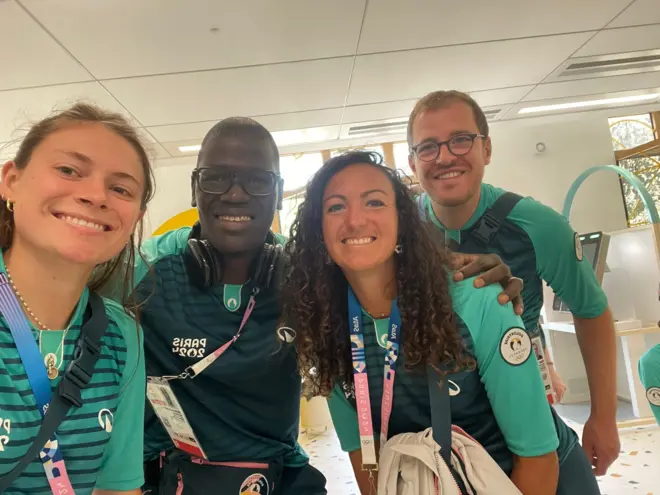 Des volontaires africains de Paris 2024 