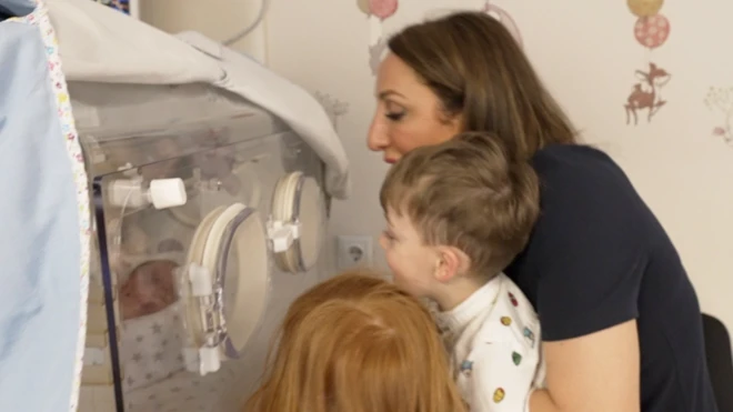 Женщина с детьми