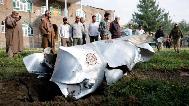 पाकिस्तानं दावा केला आहे की, त्यांनी भारताची 5 लढाऊ विमानं पाडली आहेत. मात्र, भारतानं याला दुजोरा दिलेला नाही.