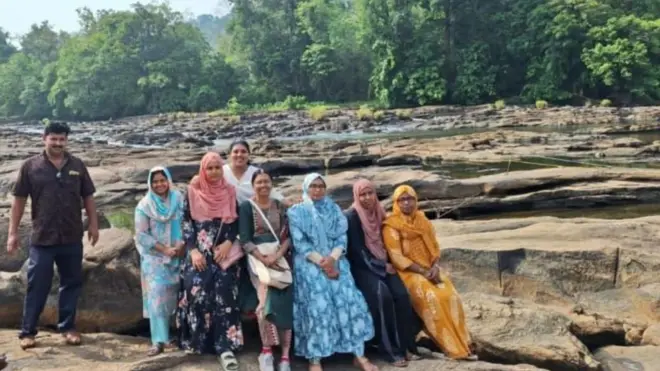 வால்பாறை பயணம் மேற்கொண்டவர்களில் ஒரு சிலர்.