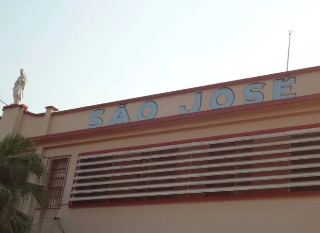 Imagem da parede da escola escrito São José