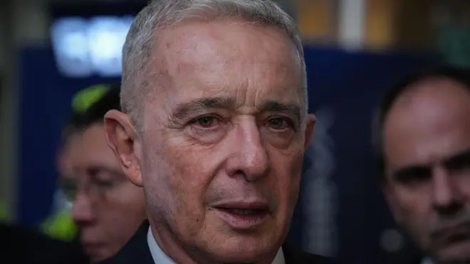 Álvaro Uribe, retratado a comienzos de mayo de 2025. 