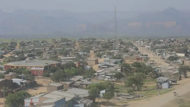 ንየረ-አቑ ከተማ በፊል
