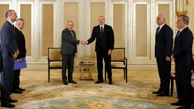 Azərbaycan və Ermənistan xarici işlər nazirlikləri İlham Əliyevlə Nikol Paşinyanın Əbu-Dabidəki görüşünü "nəticəyönümlü dialoq" kimi qiymətləndirib.