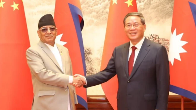 नेपाल के प्रधानमंत्री पुष्प कमल दाहाल प्रचंड और चीन के प्रीमियर ली चियांग