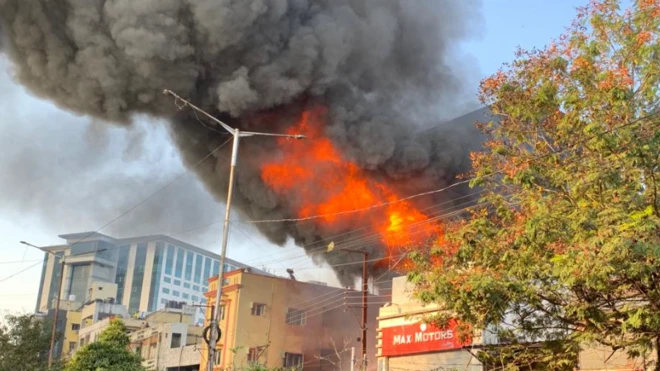 షాపింగ్ మాల్‌లో మంటలు