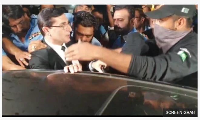 د ګوند عمومي منشي بیرسټر ګوهر د پارلمان ودانۍ مخکې نیول شوی.