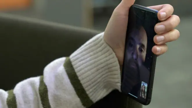 جانب من المقابلة الأولى للصحفية في بي بي سي هيا البدارنة مع حافظ منذر الأسد، ابن عم الرئيس السوري المعزول بشار الأسد