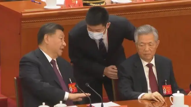 สี จิ้นผิง สั่งการกับชายผู้นี้อยู่นาน﻿