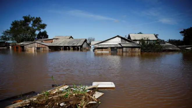 Casa tomada pela águaaposta mais de 3 golsenchente no Rio Grande do Sul