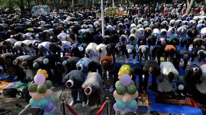 Members of the Muslim community in Mexico City dey pray