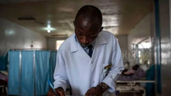 Dokita to n kọwe nipa alaisan