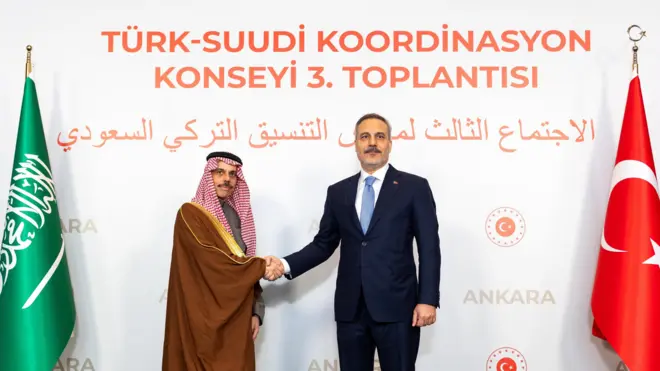 Dışişleri Bakanı Hakan Fidan 6 Mayıs'ta Ankara'da gerçekleştirilen Türk-Suudi Koordinasyon Konseyi Üçüncü Toplantısı vesilesiyle Suudi Arabistan Dışişleri Bakanı Prens Faysal bin Ferhan Al-Suud ile görüştü
