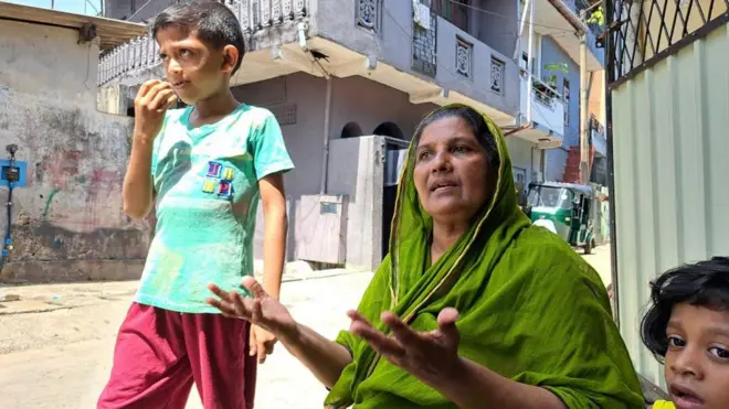 ශ්රී ලංකාවට ලැබුණු ණය සහන පැකේජය ගැන ඔවුන් දක්වන ප්රතිචාරය දැනගැනීමට අපි කොළඹ නාගරික ජනාවාස ආශ්රිත ව ජීවත්වන ජනතාව මුණ ගැසුණෙමු.