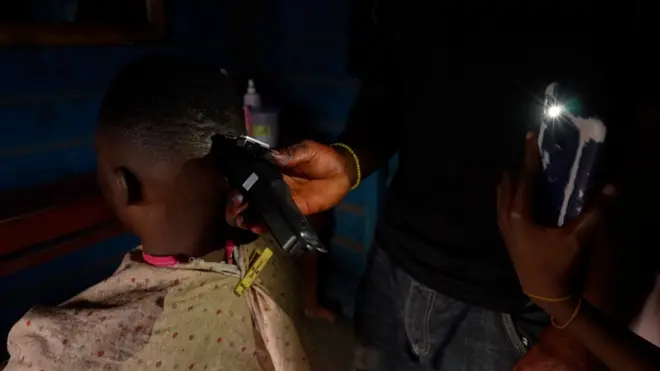 Araromi-Obu, Nigeria community wia pipo dey live inside darkness for over 16 years