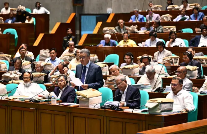 জাতীয় সংসদে বাজেট পেশ করেন অর্থমন্ত্রী