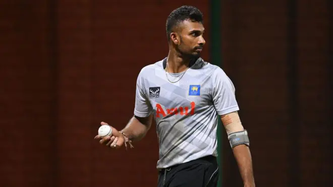 දසුන් ශානකගේ ඡායාරූපයකි