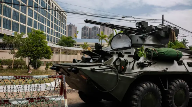 ၂၀၂၁ ခုနှစ် ဖေဖော်ဝါရီ ၁၅ ရက်က ရန်ကုန်မြို့၊ ဗဟိုဘဏ်ရှေ့မြင်ကွင်း