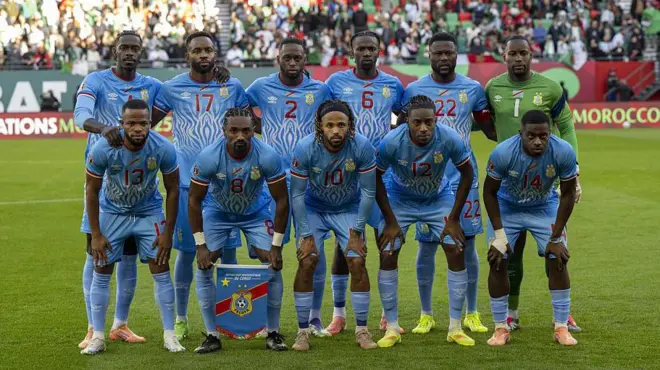 L'équipe de la République démocratique du Congo pose lors du match de huitièmes de finale de la Coupe d'Afrique des Nations (CAN) de football contre l'Algérie à Rabat, le 6 janvier 2026.