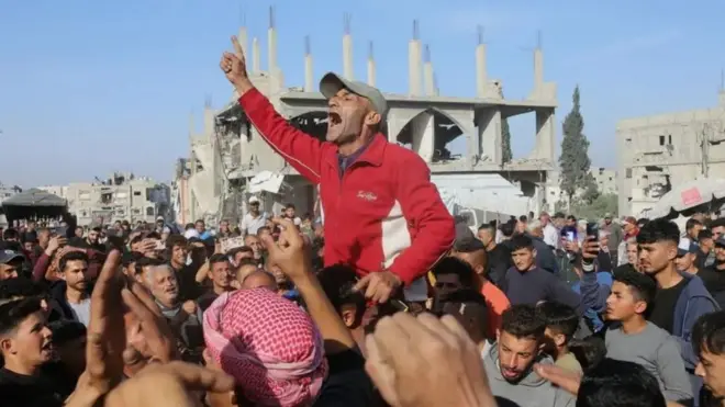 Протестующие палестинцы