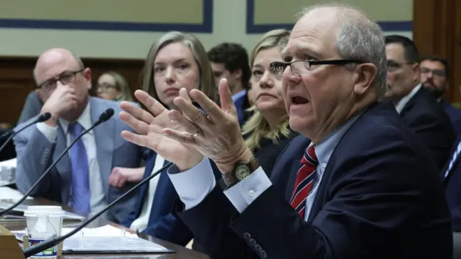 د کانګرس د څار او پلټنې کمېټه کې جان سوپکو 