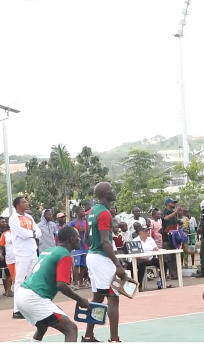 Ere idaraya abula ti won so l'oruko ounje Amala, gbegiri ati ewedu