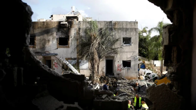 Lübnan'dan atılan roketlerin büyük kısmı engellendi ancak bazı evler hasar gördü.