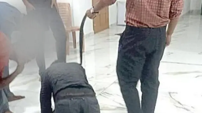 మార్కెటింగ్ కంపెనీలో ఉద్యోగుల వీడియో చిత్రీకరణ 