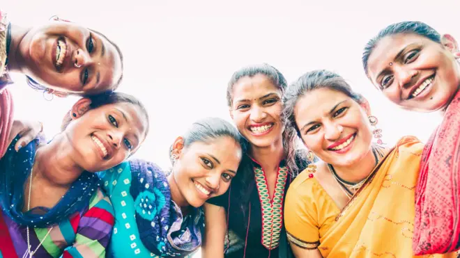 మహిళల గుంపు