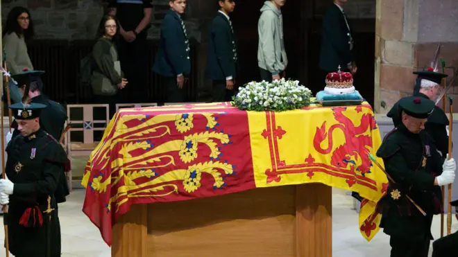 Abaje gusezera Elizabeth II