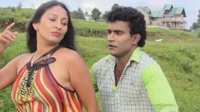 රංගනය අනුකරණය කිරීම සිනමාවේ පමණක් නොව එදිනෙදා ලෝකයේ ද දක්නට ලැබෙන සාමාන්‍ය තත්ත්වයකි. එහෙත් යම් රංගන ශිල්පියෙකුගේ රංගනයක් අනුකරණය කරන්න පුළුවන්ද බැරිද යන සැකය කාලයක් තිස්සේ රංගන ක්ෂේත්‍රයේ පැවතුණි.