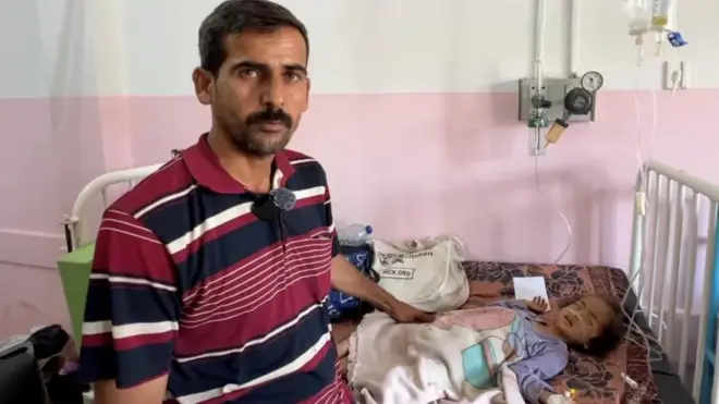 طلا، پنج ساله، و خانوادهاش مجبور شدهاند در یک چادر زندگی کنند