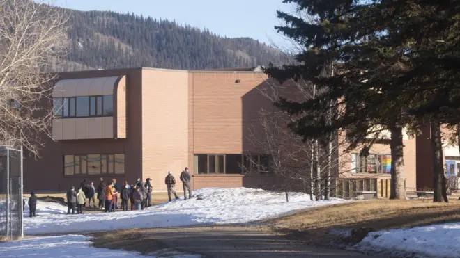 средняя школа Tumbler Ridge Secondary School
