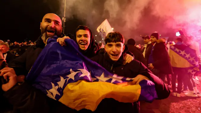 Славље са заставом у Сарајеву