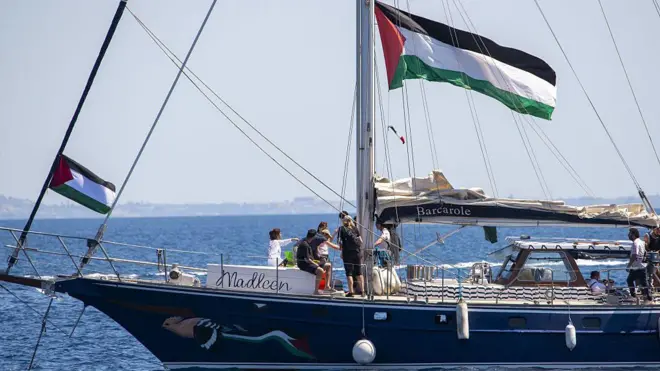 السفينة مادلين وصلت إلى شمال مدينة مرسى مطروح وفي طريقها إلى غزة خلال 48 ساعة