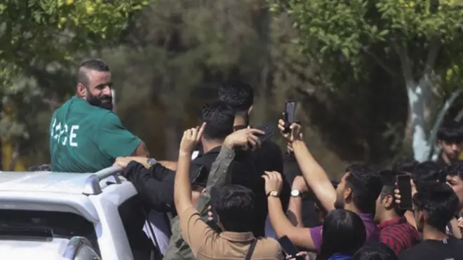 «استقبال از هادی چوپان؛ «وظیفه‌ام شاد کردن مردم است