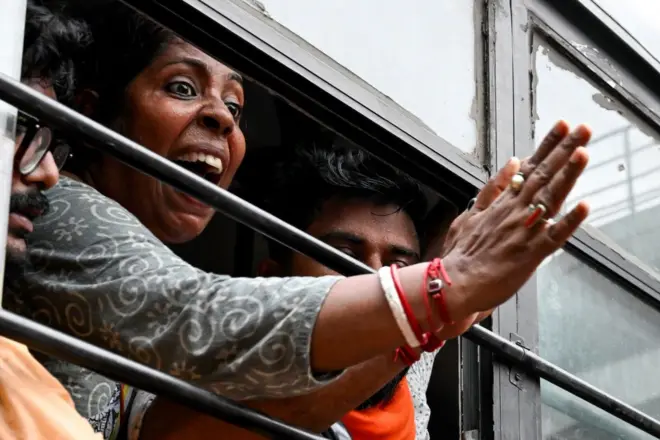 कोणत्या पक्षाच्या किती आमदार, खासदारांवर गुन्हे दाखल? यात महाराष्ट्रातले कोणते नेते?