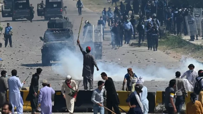 পাকিস্তানে বিক্ষোভ