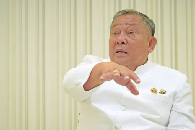 ประเทือง มนตรี ระบุว่า เพื่อนใน กมธ.การพัฒนาสังคมฯ บอกว่า “มีความสุข” และ “เป็นมิติใหม่” หลังเขาขึ้นทำหน้าที่ประธานตั้งแต่ 7 พ.ค.
