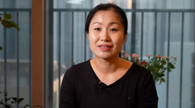 දකුණු කොරියාවේ සිට මුදල් ගෙන්වා ගැනීමට නිත්යානුකුල ක්රමවේදයක් නොමැති වීම නිසා තැරැව්කරුවෝ දැඩි අවධානමක් ගෙන උතුරු කොරියාවට මුදල් හුවමාරුව සිදු කරති.