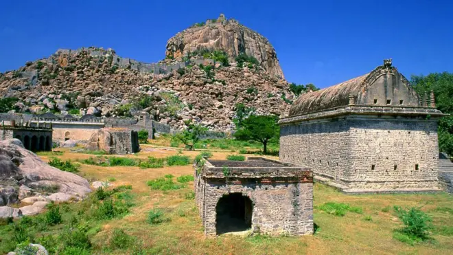 ஆங்கிலேயர்களின் சூழ்ச்சியில் சிக்கி கடனில் மூழ்கிய ஆற்காடு நவாப் முகமது அலி என்ன ஆனார்?