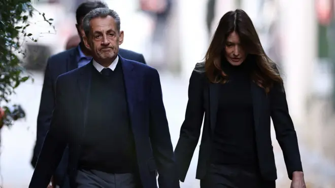 نیکلا سارکوزی و همسرش کارلا برونی