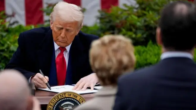 ترامب يوقع أمرا تنفيذيا