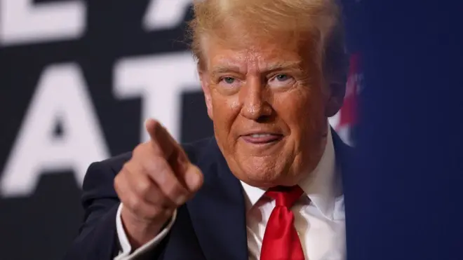 Trump arakunze kwivuguruza