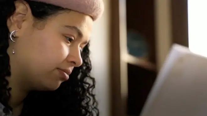 "عانيت لدفع رسوم دراستي".. كيف تأثر المصريون بالقيود المفروضة على العملات الأجنبية؟