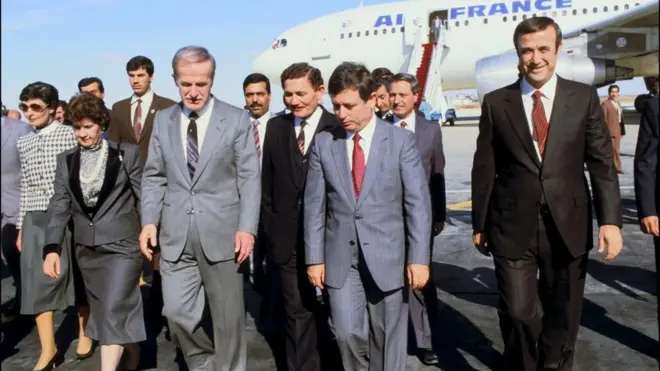 الرئيس السوري السابق حافظ الأسد ونائبه عبد الحليم خدام وشقيقه رفعت الأسد