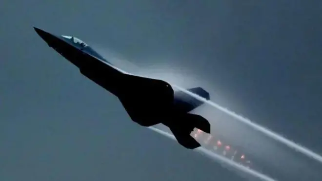 लड़ाकू विमान की तस्वीर