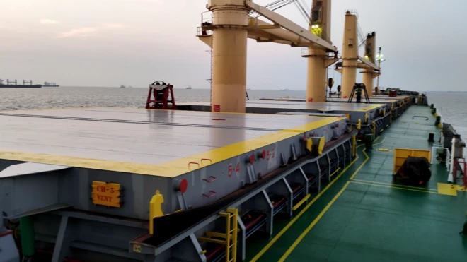 সন্ধ্যায় কুতুবদিয়ায় নোঙ্গর করেছে এমভি আব্দুল্লাহ